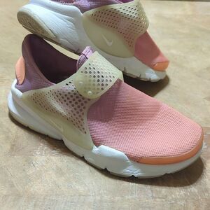 Nike Women's Sock Dart BR Ombre Sunset Glow Sz 8 GUC